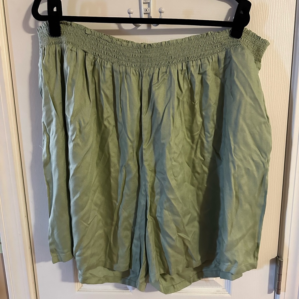 Chic Sage Women's Bermuda Shorts